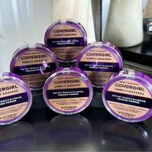 CG Instant Wrinkle Blurring Simply Ageless Pressed Powder - Purple Compact